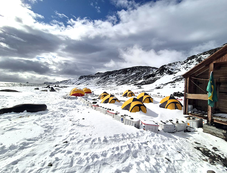 1_antartica_acampamento_1_dentro